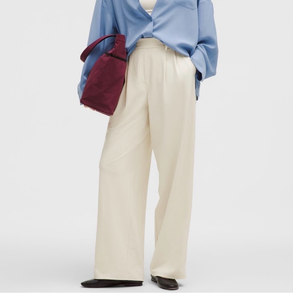 NWT Lululemon Daydrift High-Rise Trouser - Short (Light Ivory)